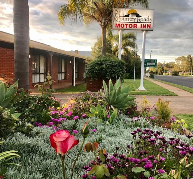 Country Roads Motel Peak Hill Exterior photo